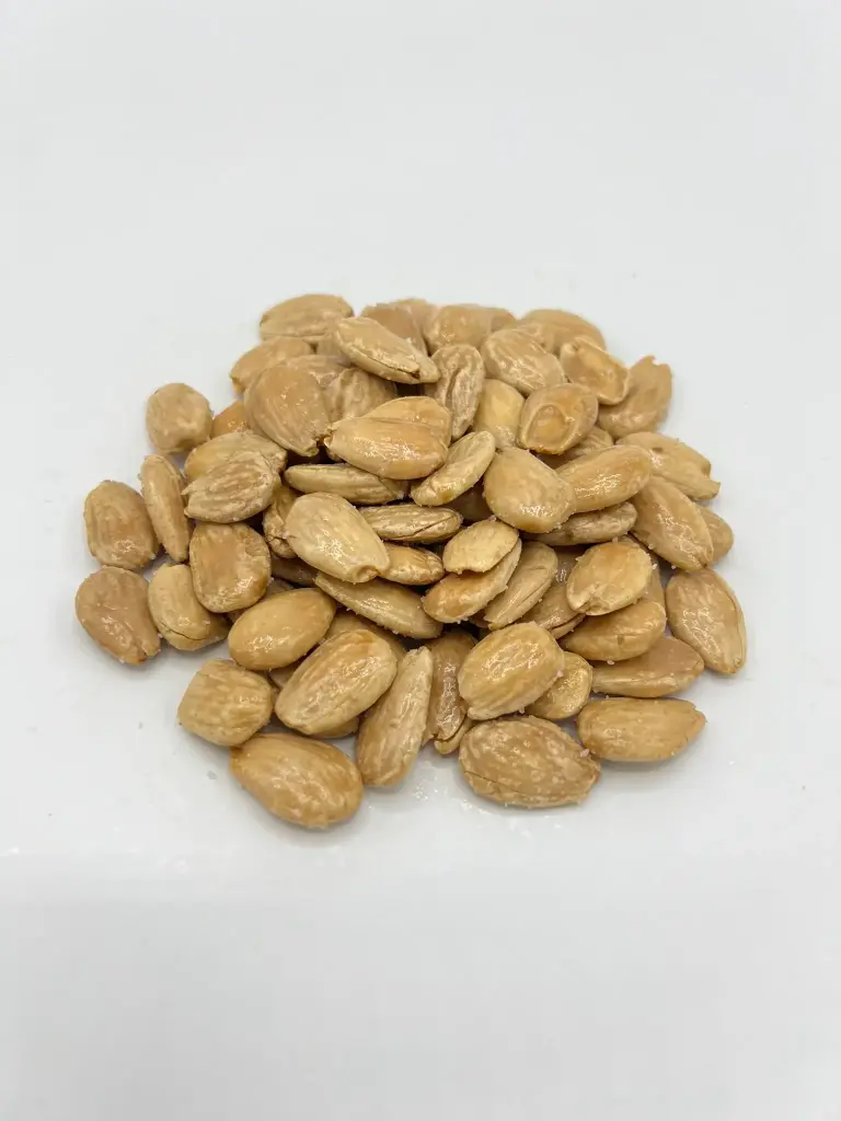 Almendra frita con sal